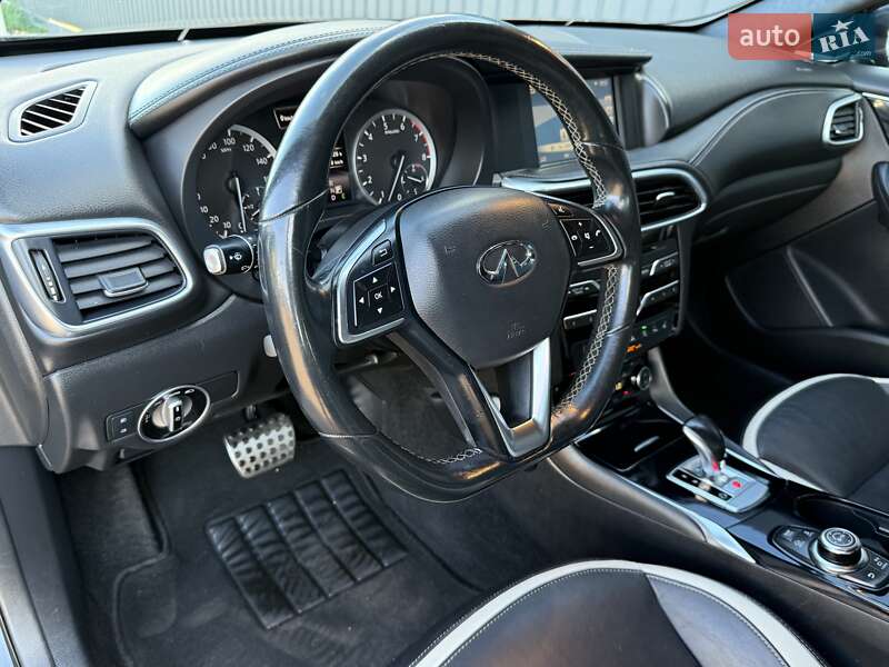 Внедорожник / Кроссовер Infiniti QX30 2016 в Киеве