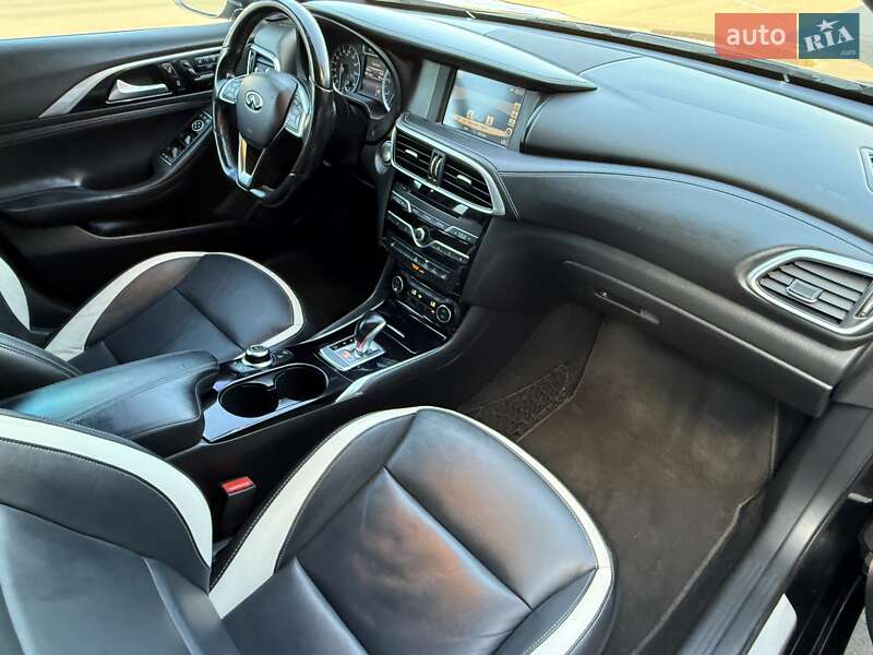 Внедорожник / Кроссовер Infiniti QX30 2016 в Киеве