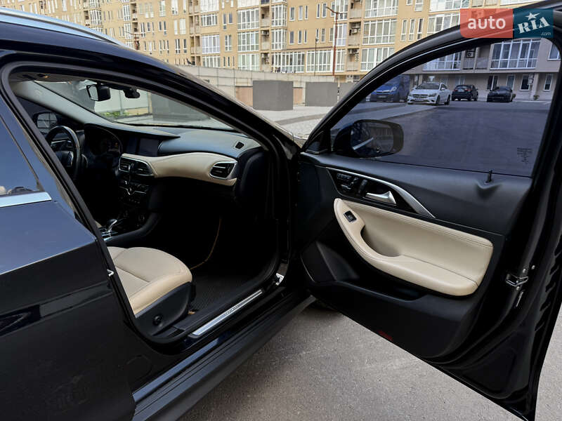 Внедорожник / Кроссовер Infiniti QX30 2016 в Харькове