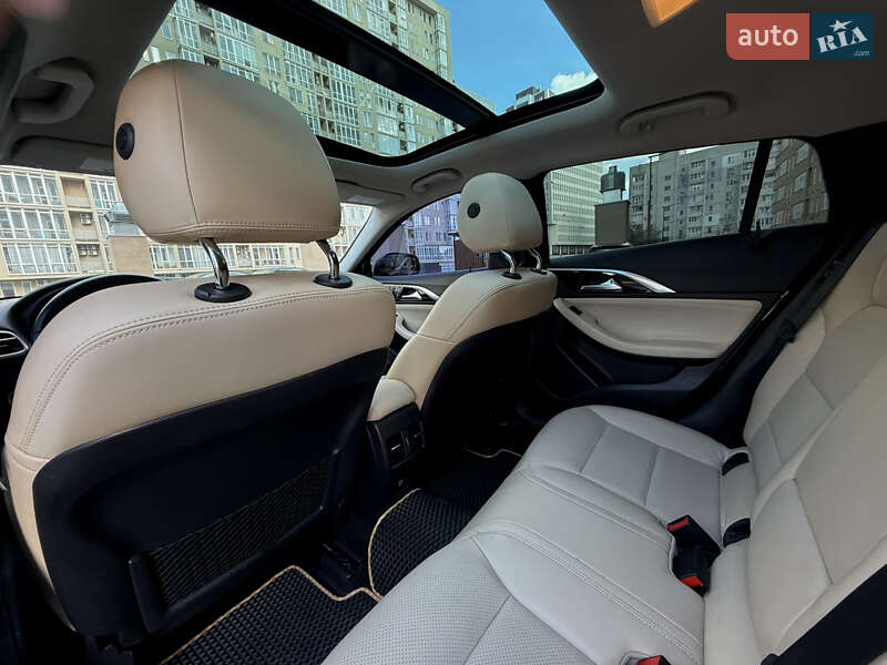 Внедорожник / Кроссовер Infiniti QX30 2016 в Харькове