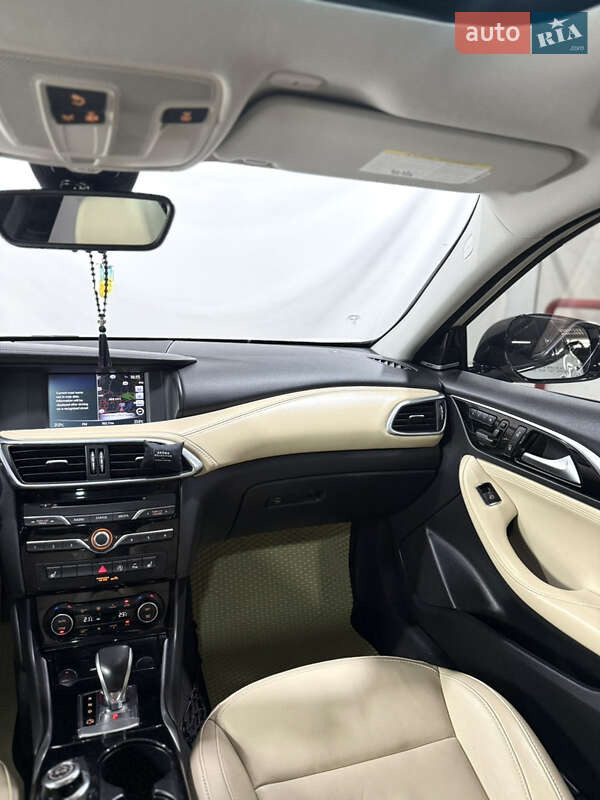 Позашляховик / Кросовер Infiniti QX30 2017 в Одесі