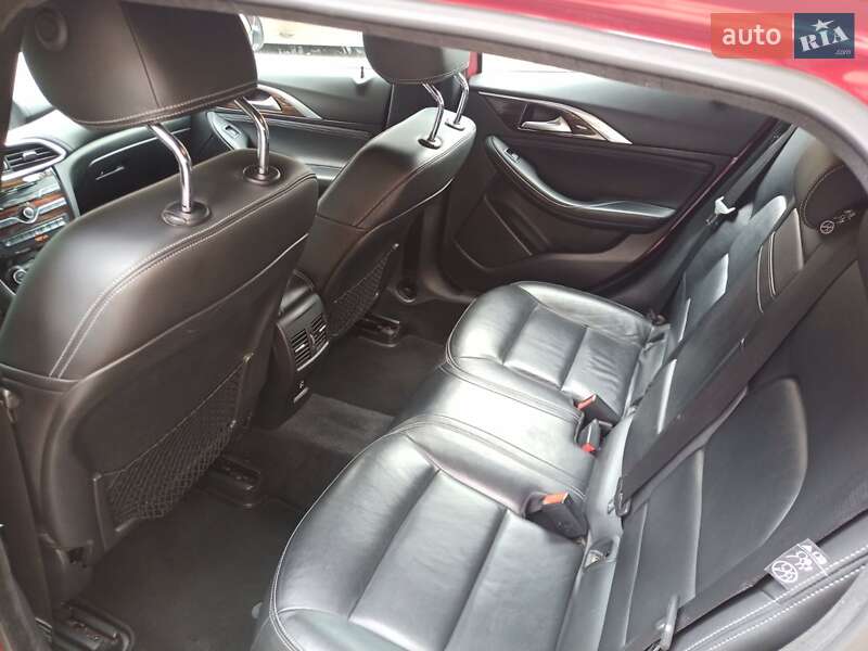 Внедорожник / Кроссовер Infiniti QX30 2016 в Хмельницком