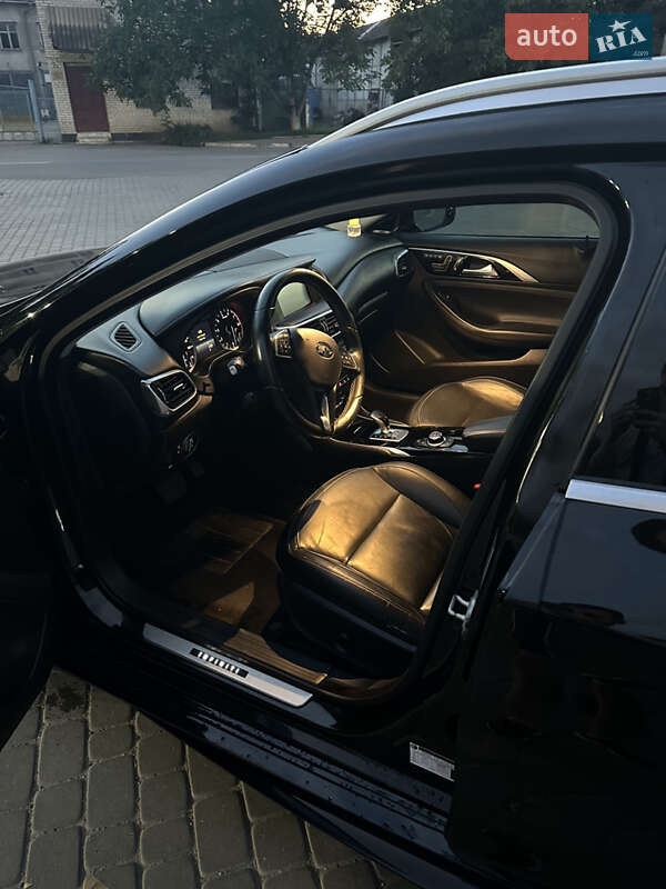 Внедорожник / Кроссовер Infiniti QX30 2016 в Ивано-Франковске