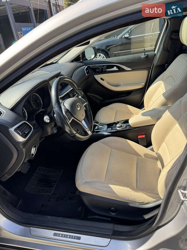 Внедорожник / Кроссовер Infiniti QX30 2016 в Тернополе