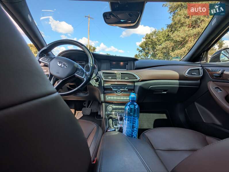 Внедорожник / Кроссовер Infiniti QX30 2016 в Ужгороде