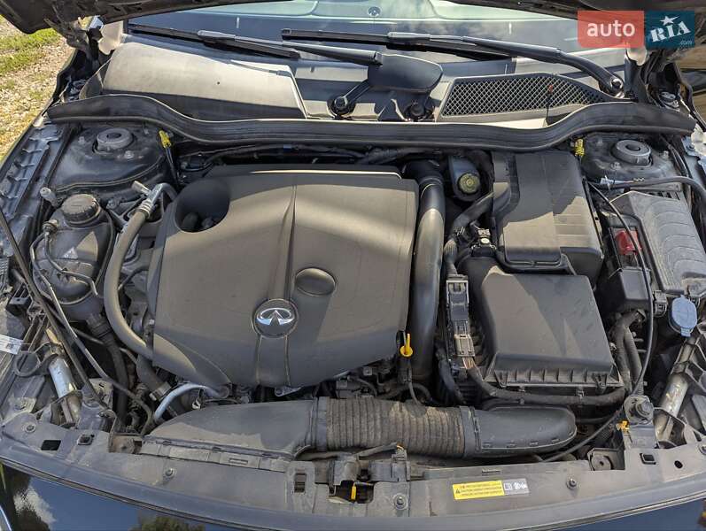 Внедорожник / Кроссовер Infiniti QX30 2016 в Ужгороде