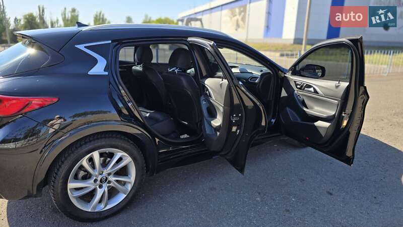 Внедорожник / Кроссовер Infiniti QX30 2017 в Кривом Роге