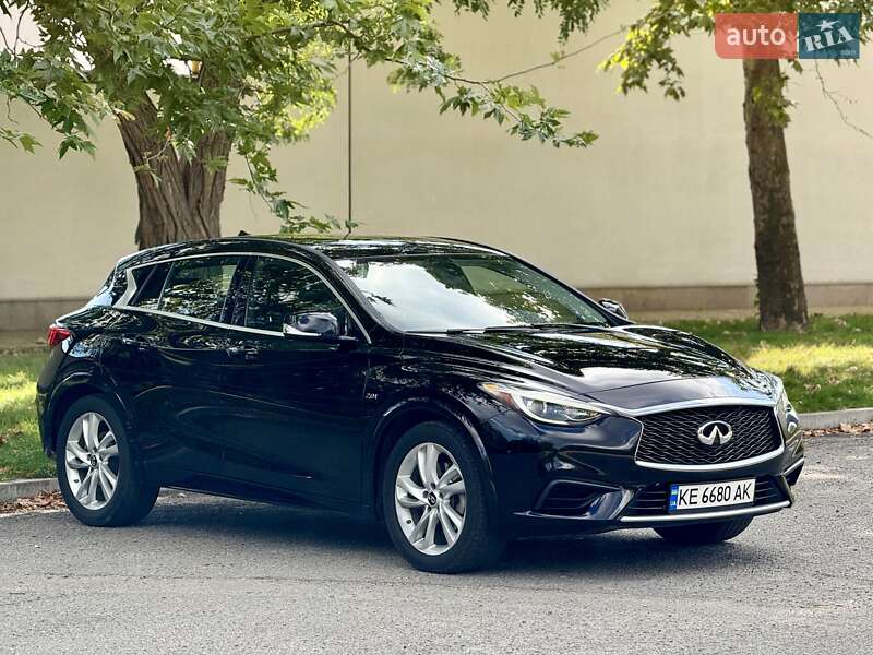 Позашляховик / Кросовер Infiniti QX30 2017 в Дніпрі