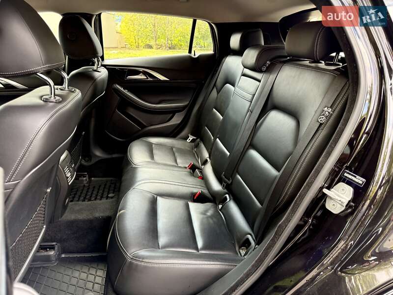 Позашляховик / Кросовер Infiniti QX30 2017 в Дніпрі