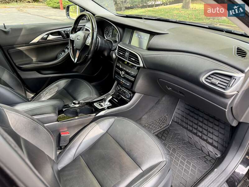 Позашляховик / Кросовер Infiniti QX30 2017 в Дніпрі