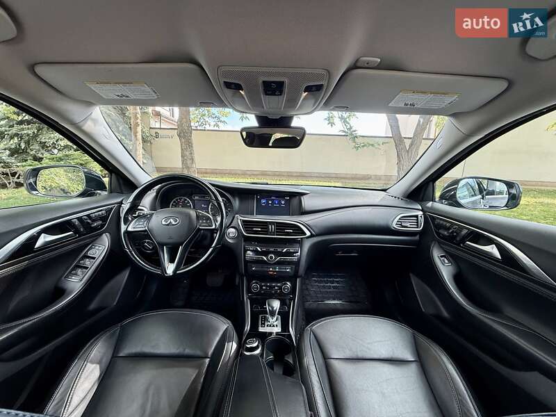 Позашляховик / Кросовер Infiniti QX30 2017 в Дніпрі