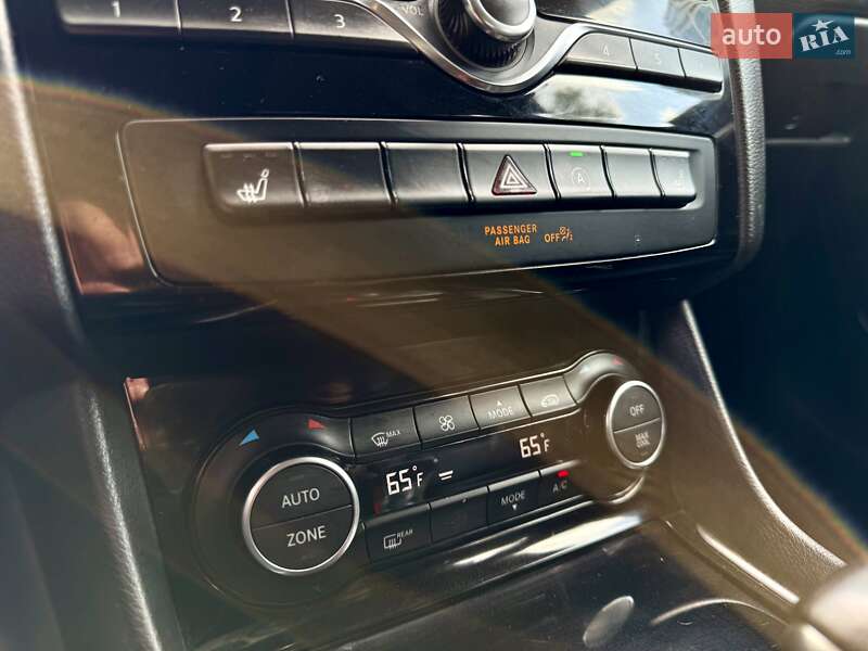 Позашляховик / Кросовер Infiniti QX30 2017 в Дніпрі