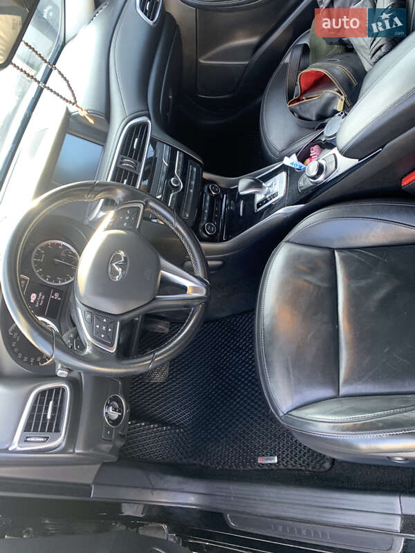 Внедорожник / Кроссовер Infiniti QX30 2017 в Васищево