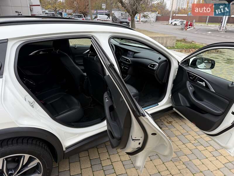 Внедорожник / Кроссовер Infiniti QX30 2017 в Одессе