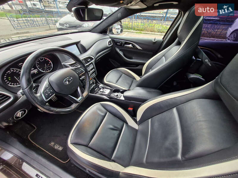 Позашляховик / Кросовер Infiniti QX30 2017 в Києві
