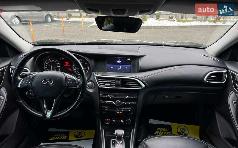 Внедорожник / Кроссовер Infiniti QX30 2016 в Львове