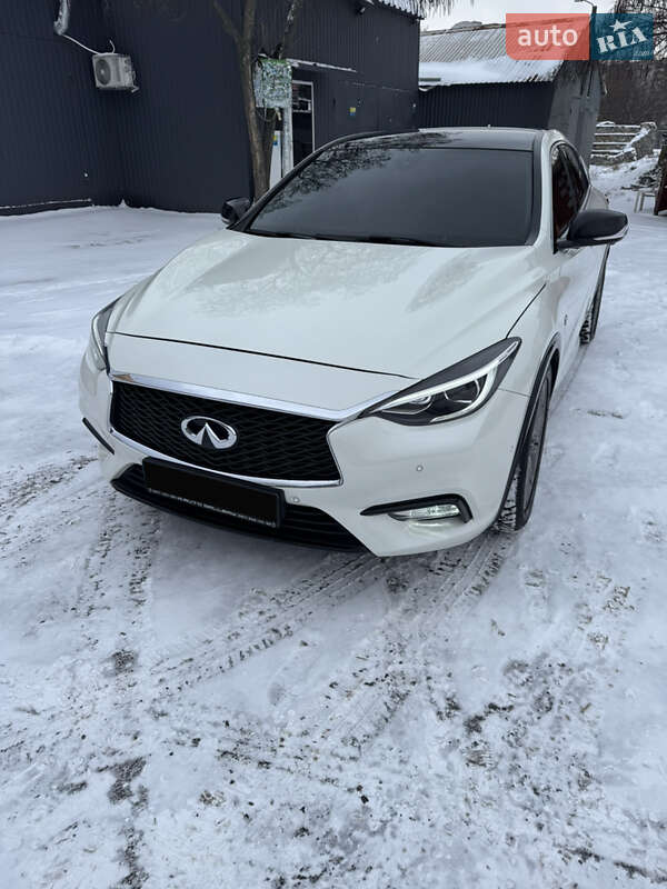 Внедорожник / Кроссовер Infiniti QX30 2016 в Днепре