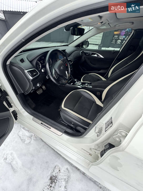 Внедорожник / Кроссовер Infiniti QX30 2016 в Днепре