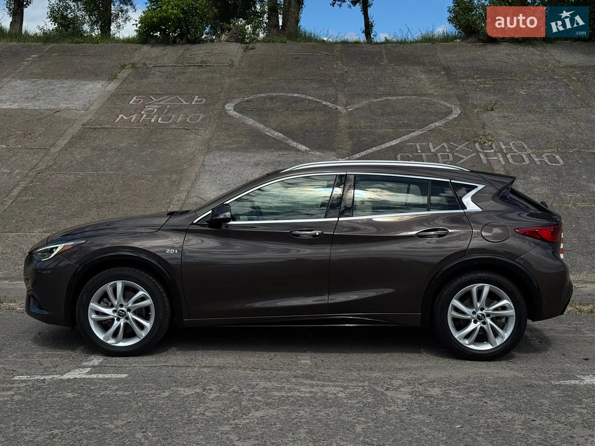 2019 Infiniti QX30 - мініатюра 2