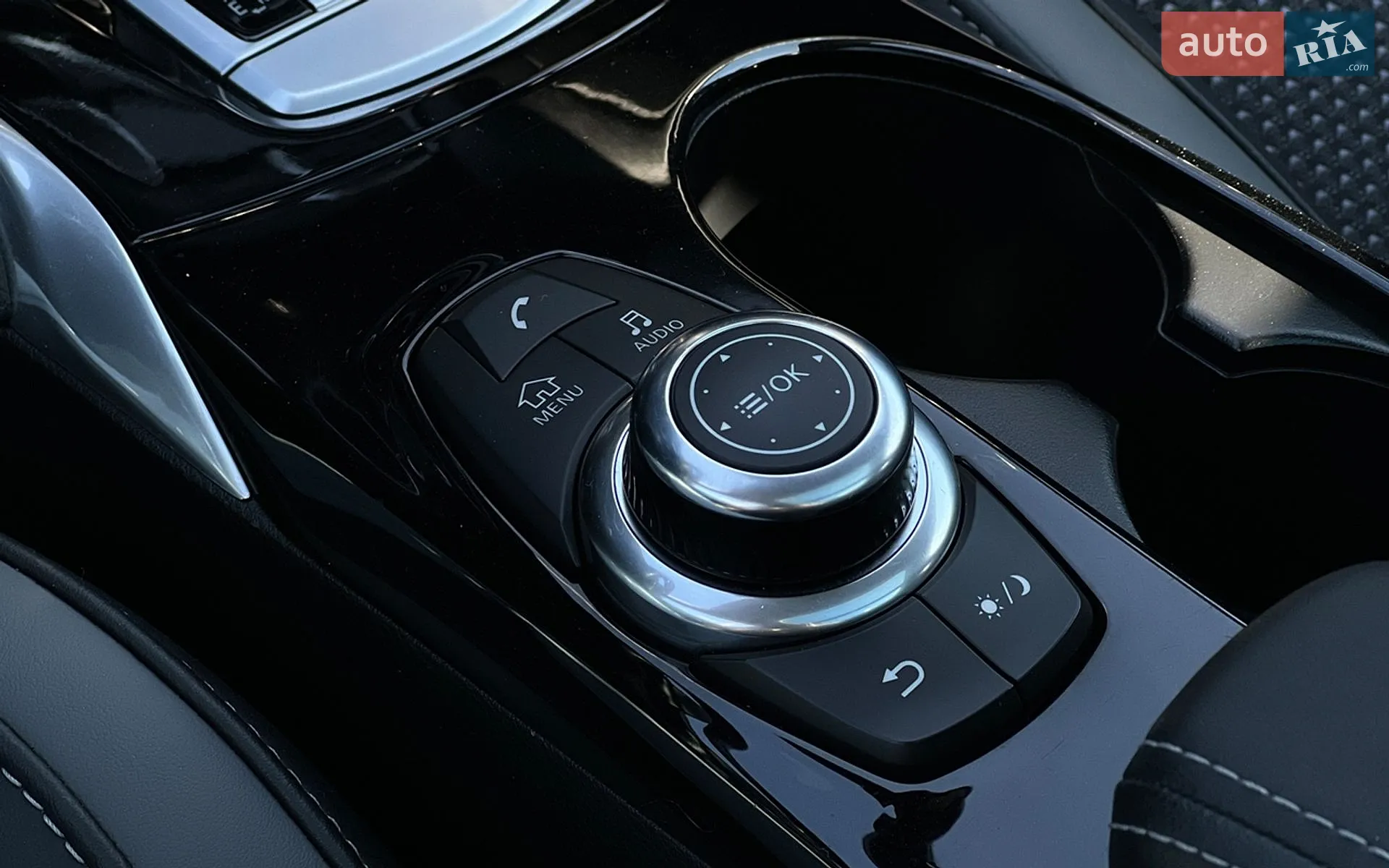 2019 Infiniti QX30 - мініатюра 22