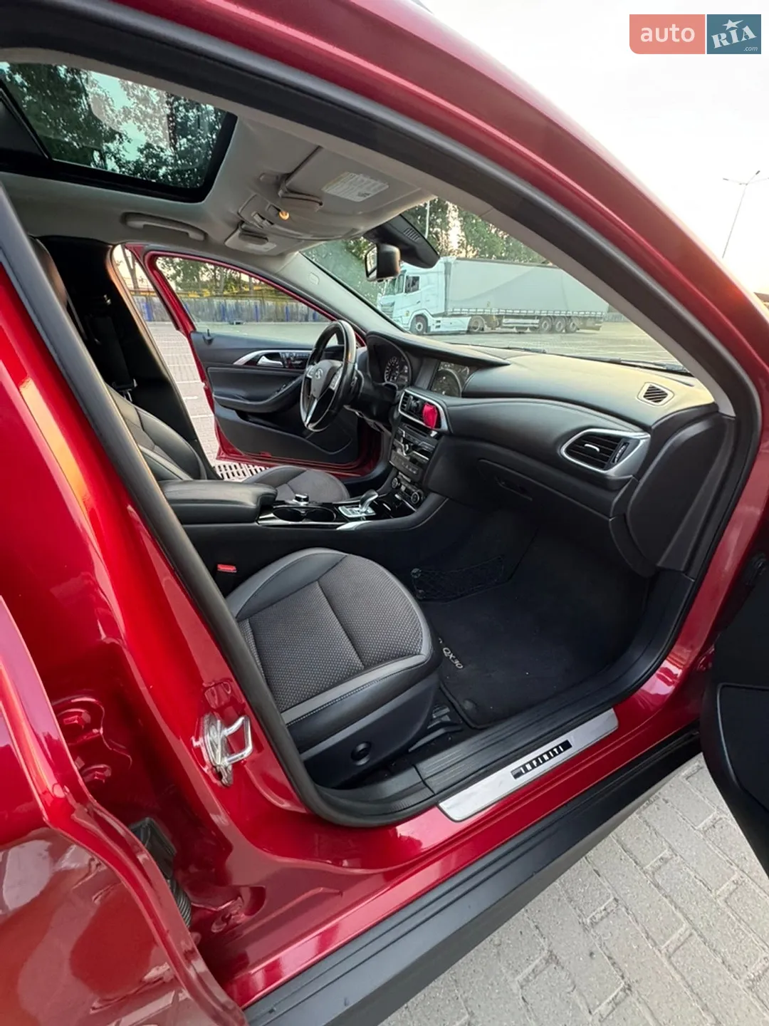 Infiniti QX30 2018 VIN SJKCH5CR4KA006987 фото оголошення 14 з 25