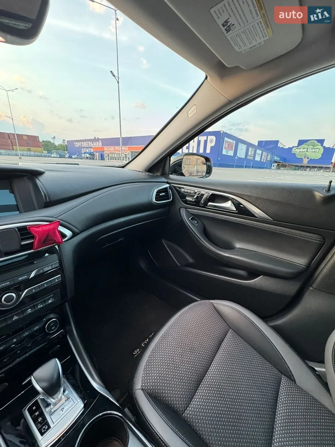 Infiniti QX30 2018 VIN SJKCH5CR4KA006987 фото оголошення 22 з 25