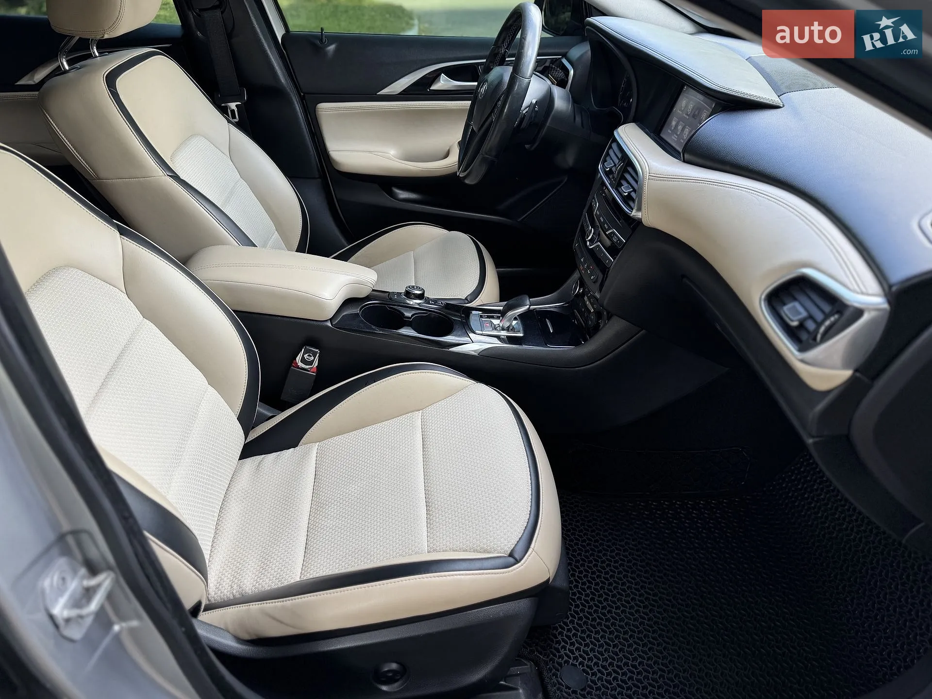 2016 Infiniti QX30 - мініатюра 13