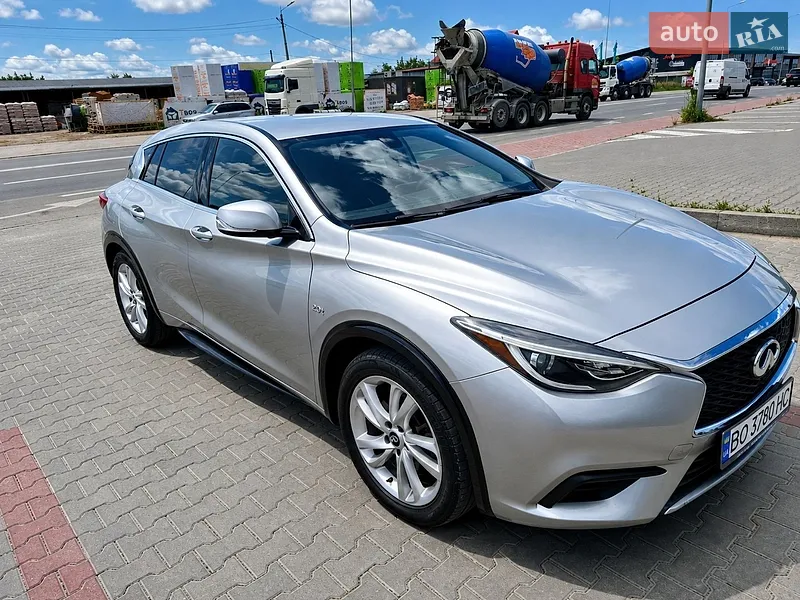 Infiniti QX30