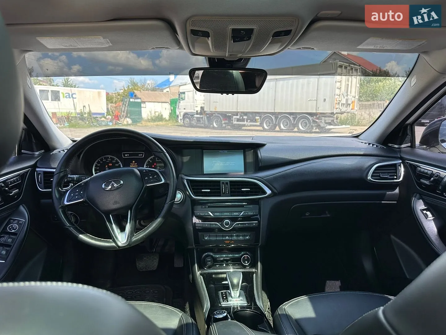2017 Infiniti QX30 - мініатюра 10