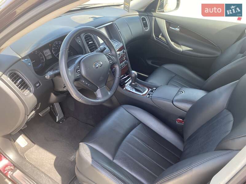 Позашляховик / Кросовер Infiniti QX50 2015 в Чернівцях