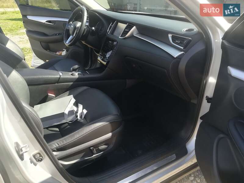 Внедорожник / Кроссовер Infiniti QX50 2018 в Виноградове