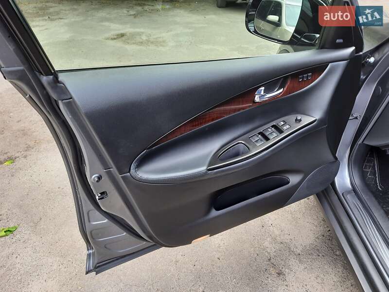 Внедорожник / Кроссовер Infiniti QX50 2016 в Киеве