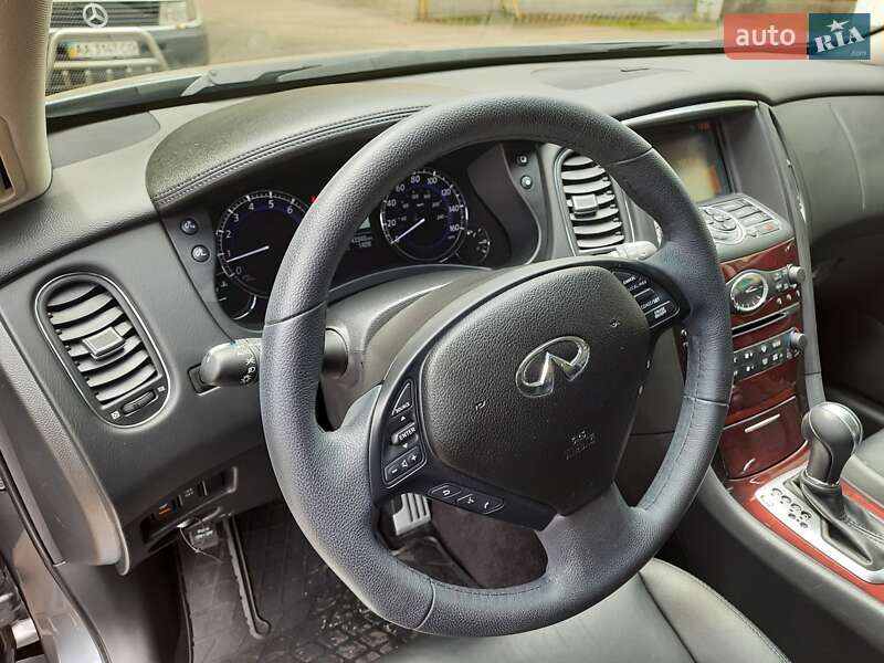 Внедорожник / Кроссовер Infiniti QX50 2016 в Киеве