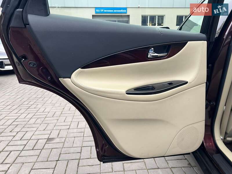 Внедорожник / Кроссовер Infiniti QX50 2016 в Одессе