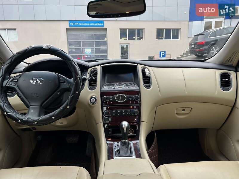 Внедорожник / Кроссовер Infiniti QX50 2016 в Одессе