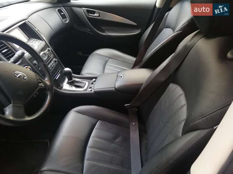 Внедорожник / Кроссовер Infiniti QX50 2015 в Ивано-Франковске