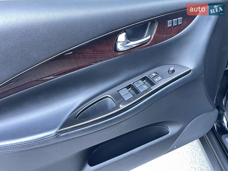 Позашляховик / Кросовер Infiniti QX50 2016 в Харкові