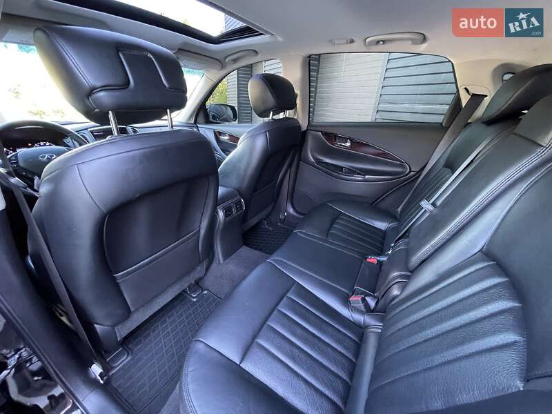 Позашляховик / Кросовер Infiniti QX50 2016 в Харкові