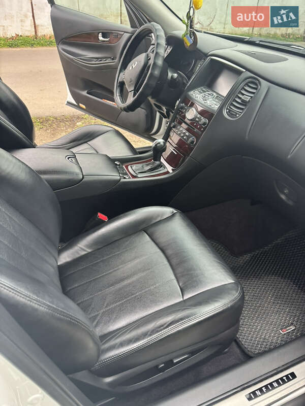 Позашляховик / Кросовер Infiniti QX50 2015 в Миколаєві