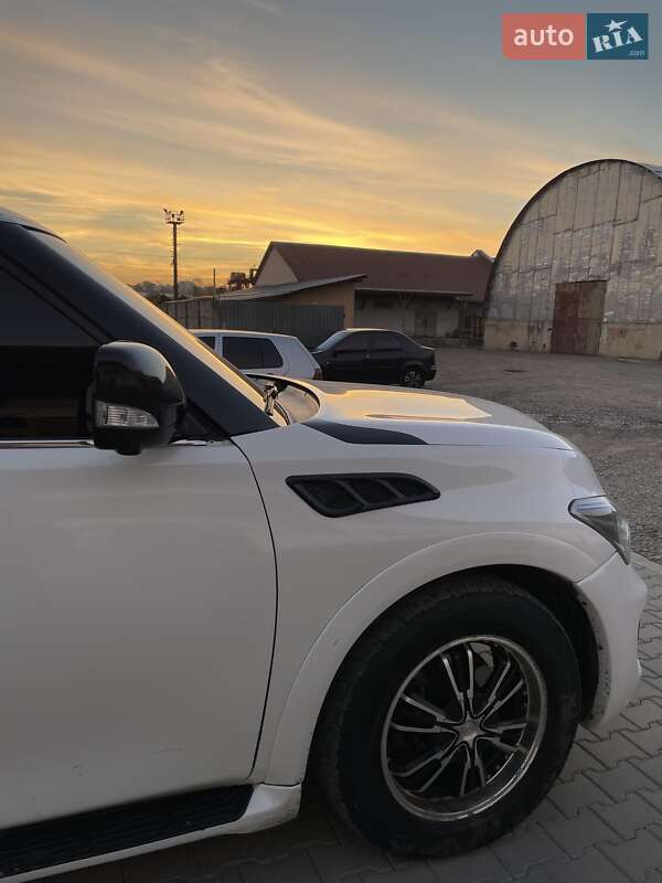 Позашляховик / Кросовер Infiniti QX56 2011 в Чернівцях