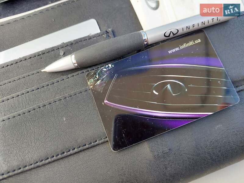 Внедорожник / Кроссовер Infiniti QX56 2011 в Житомире