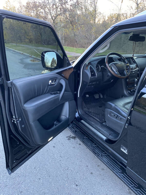 Внедорожник / Кроссовер Infiniti QX56 2011 в Запорожье