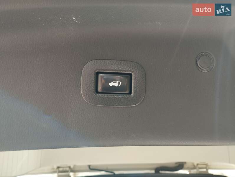 Позашляховик / Кросовер Infiniti QX56 2011 в Кам'янському