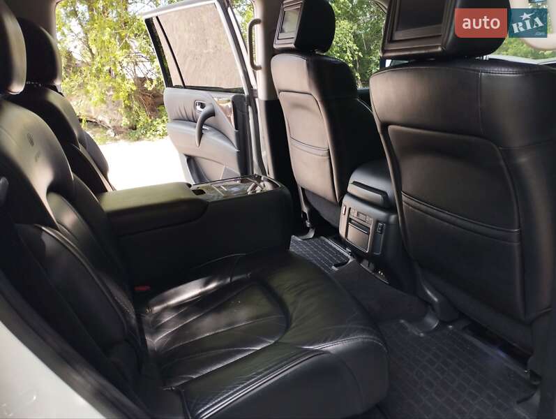Позашляховик / Кросовер Infiniti QX56 2011 в Кам'янському