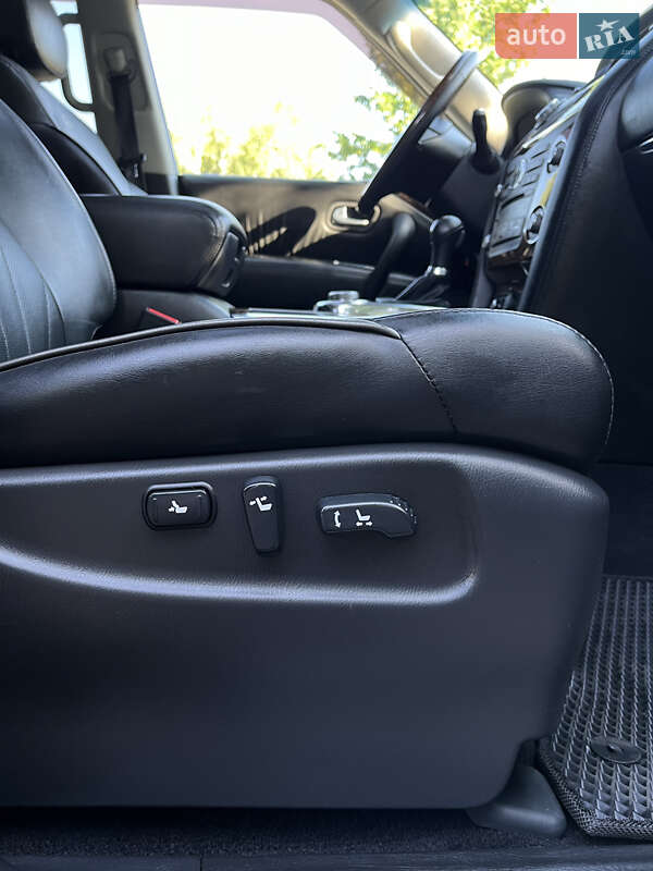 Внедорожник / Кроссовер Infiniti QX56 2010 в Чернигове