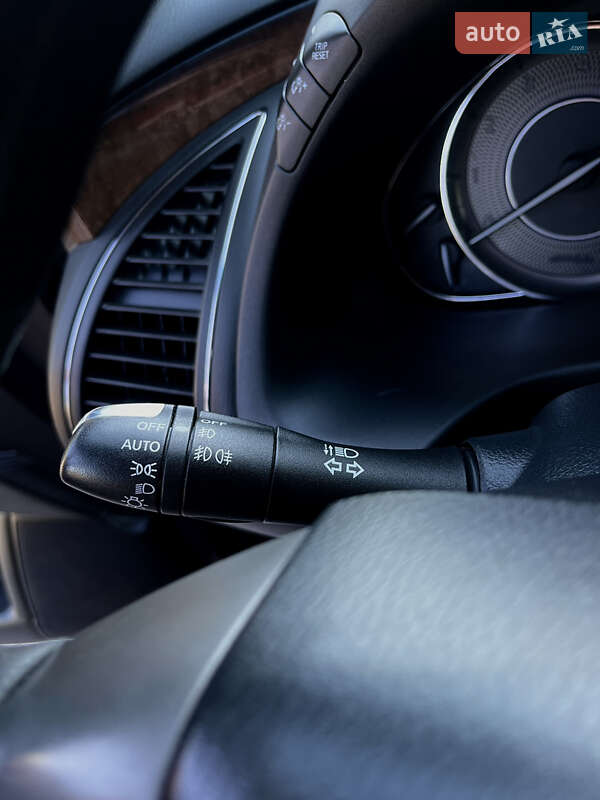 Внедорожник / Кроссовер Infiniti QX56 2010 в Чернигове