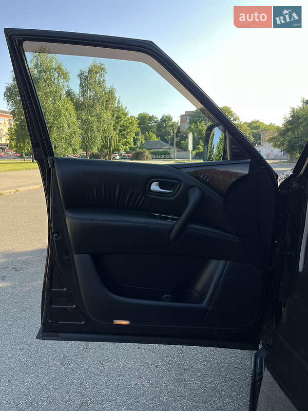 Внедорожник / Кроссовер Infiniti QX56 2010 в Чернигове