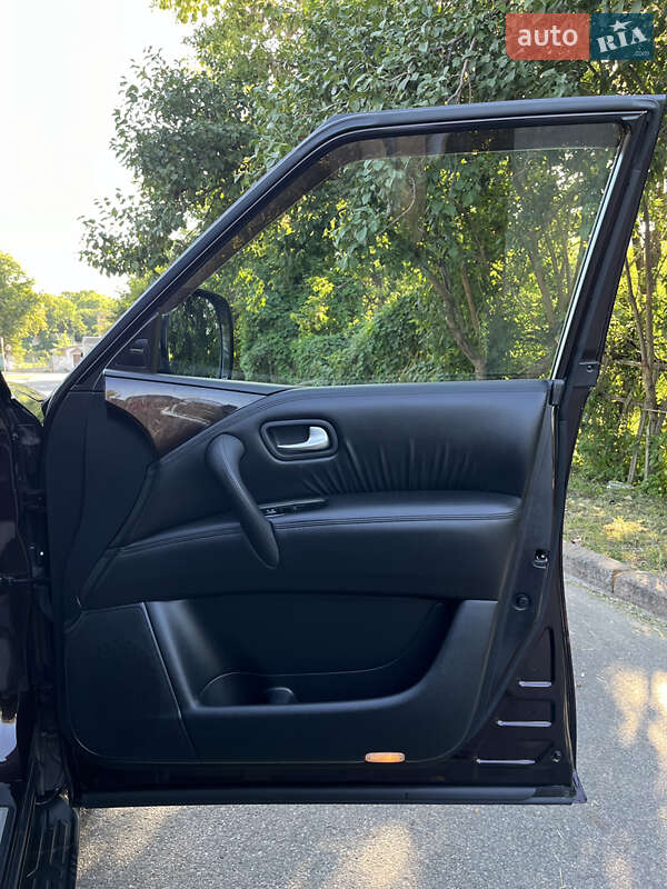 Внедорожник / Кроссовер Infiniti QX56 2010 в Чернигове