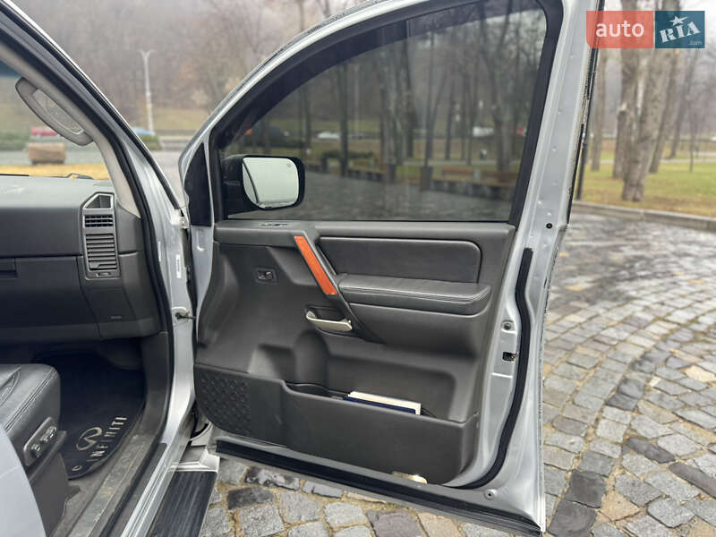 Позашляховик / Кросовер Infiniti QX56 2005 в Києві