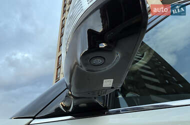 Позашляховик / Кросовер Infiniti QX56 2011 в 